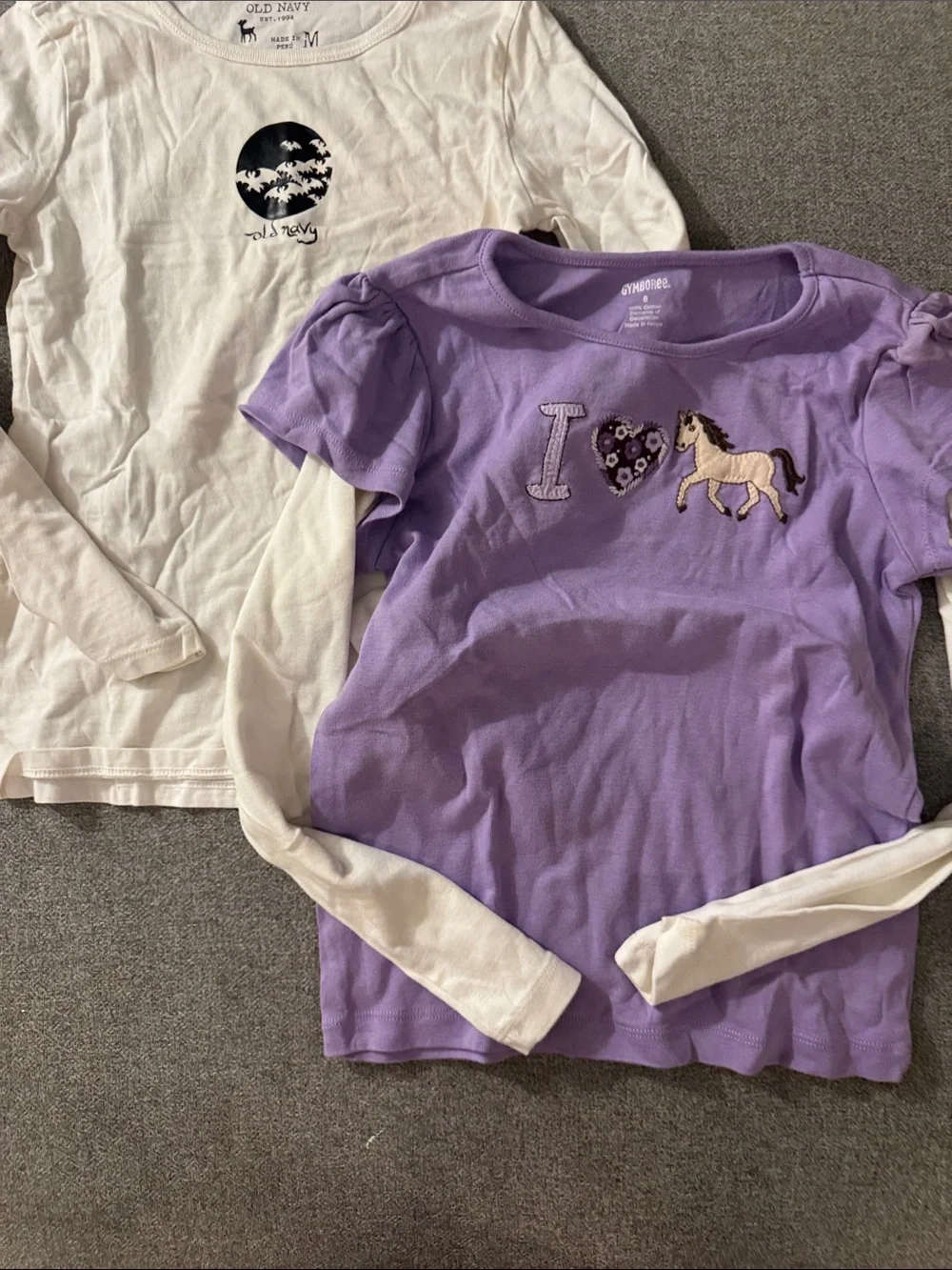 5/$15- Girl’s shirt bundle size medium